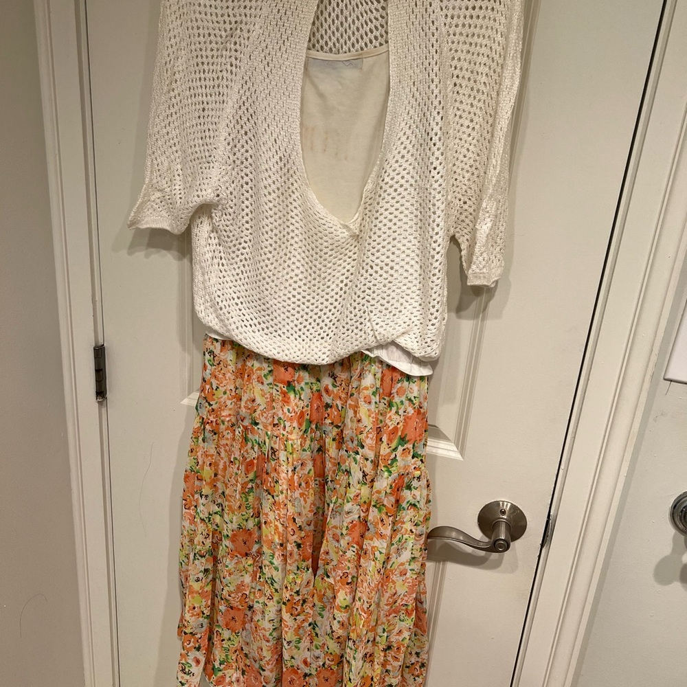 White Knit Top and Floral Skirt Set - Picture 2 of 2